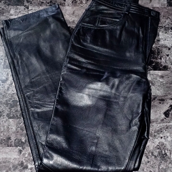 Danier ladies leather pants - Picture 1 of 3
